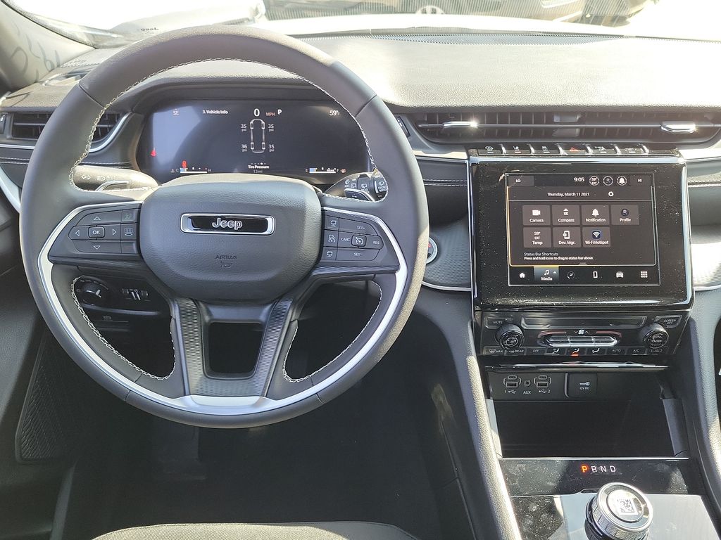 2025 Jeep Grand Cherokee Laredo X photo 3