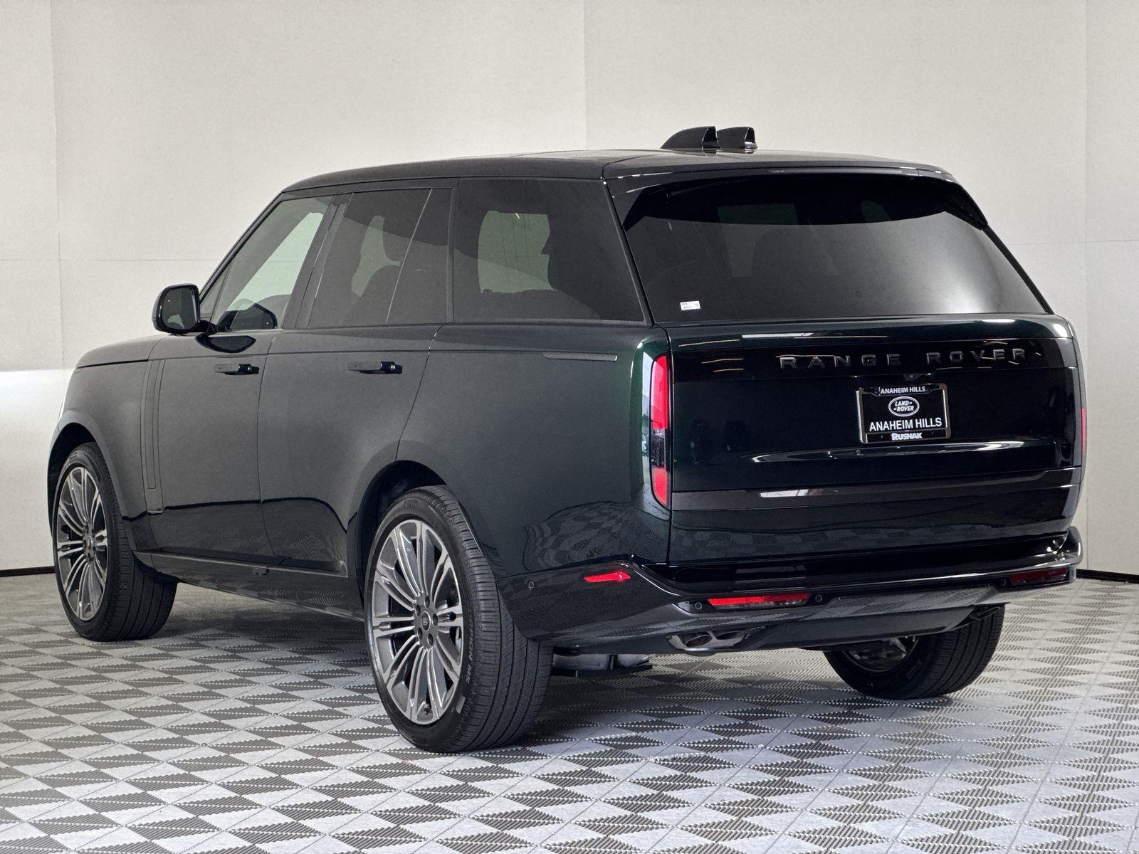 2025 Land Rover Range Rover SE photo 3
