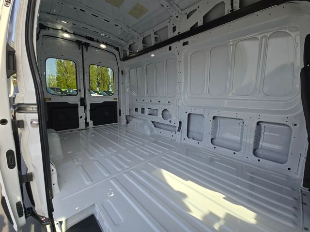 2025 Ford Transit photo 4