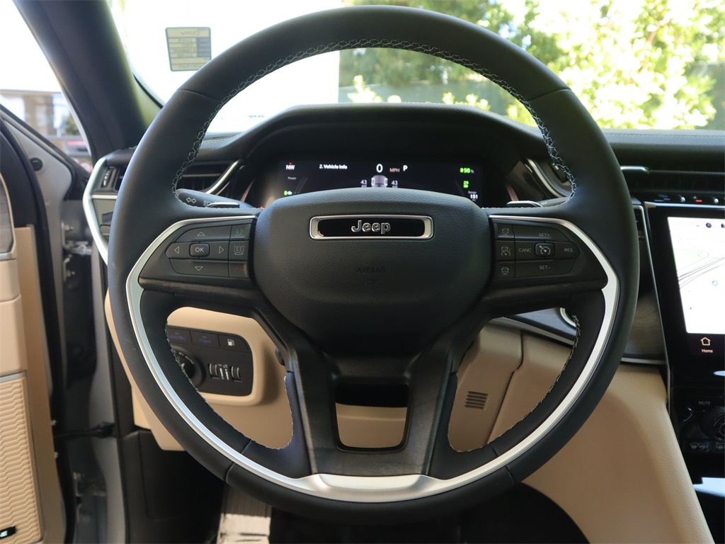 2023 Jeep Grand Cherokee Overland photo 9