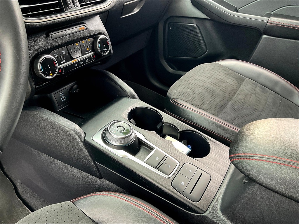 2022 Ford Escape SEL photo 17