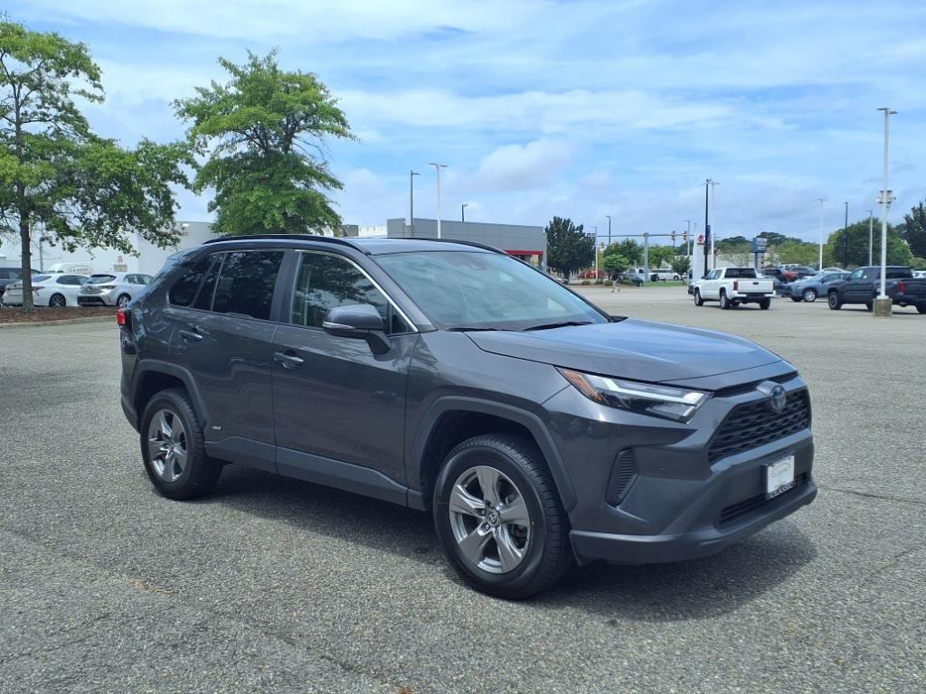 2024 Toyota RAV4 XLE's photo