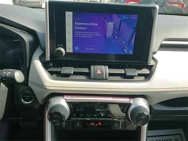 2025 Toyota RAV4 Hybrid XLE photo 17