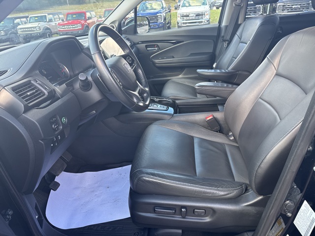 2022 Honda Pilot Touring photo 17