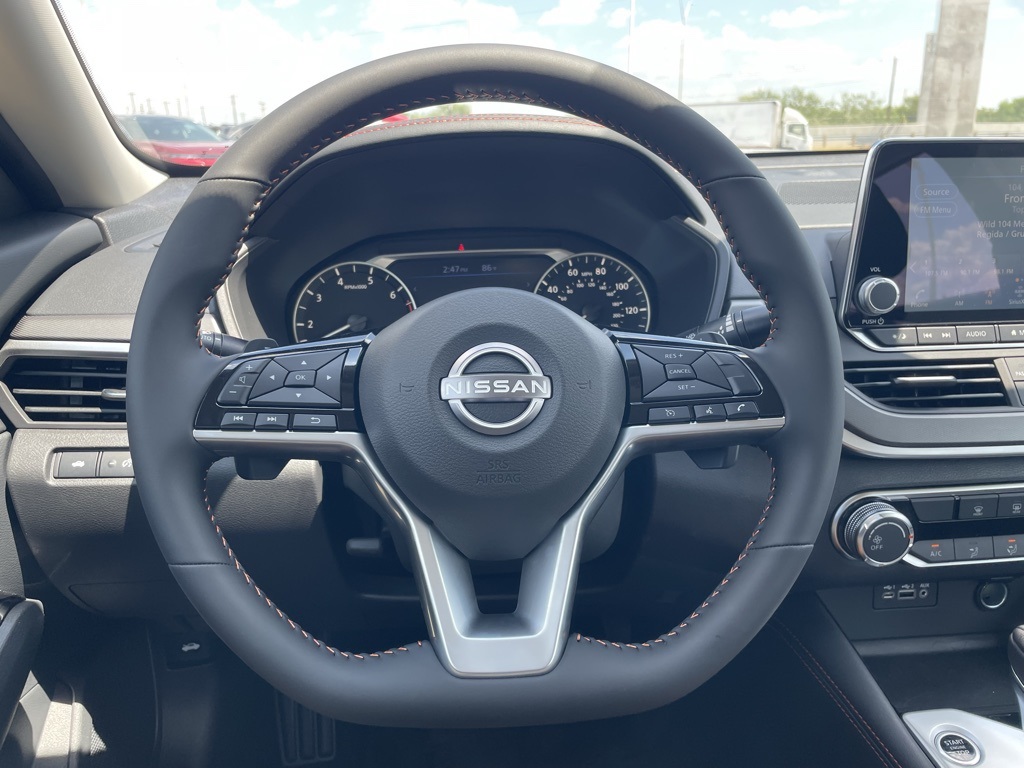 2025 Nissan Altima SR photo 8