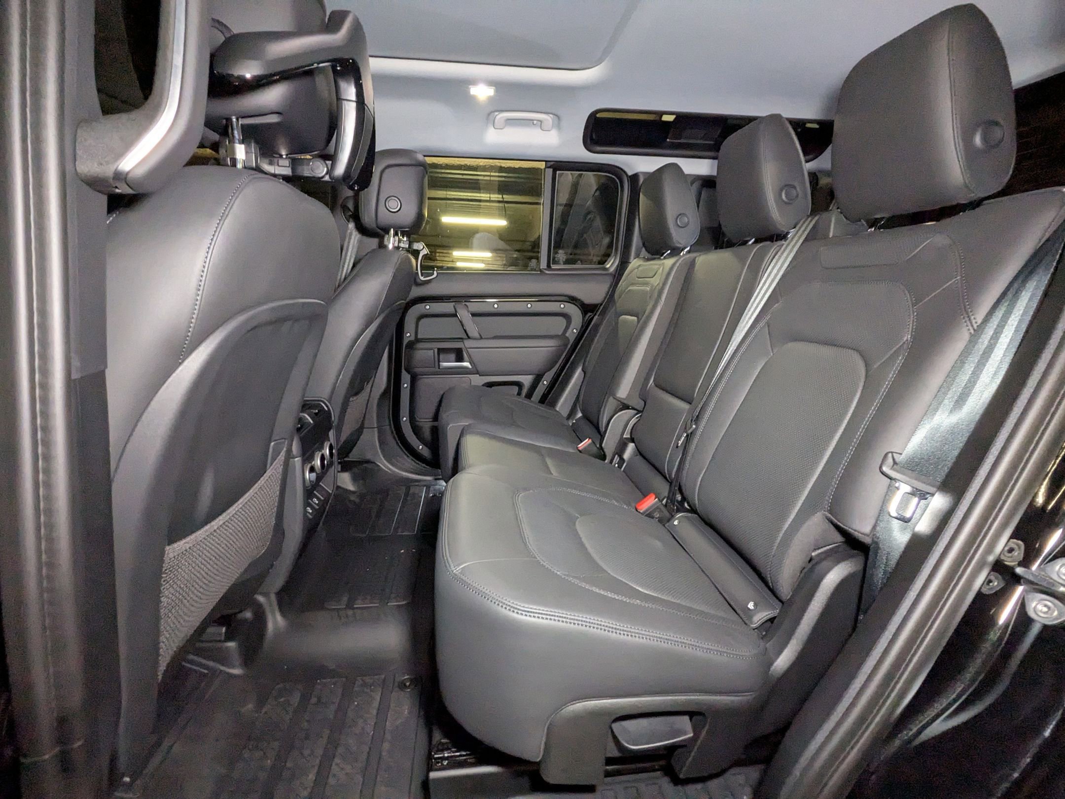 2025 Land Rover Defender 110 S photo 16