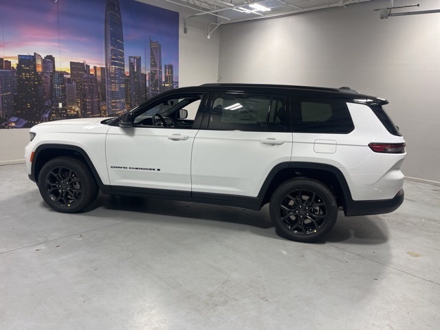 2025 Jeep Grand Cherokee Limited photo 4