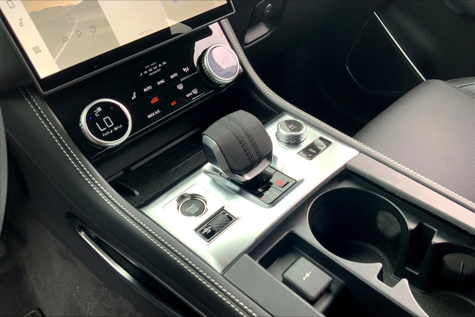2026 Jaguar F-PACE P250 R-Dynamic S photo 7