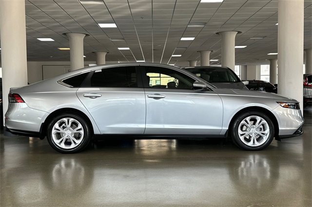 2025 Honda Accord LX photo 3