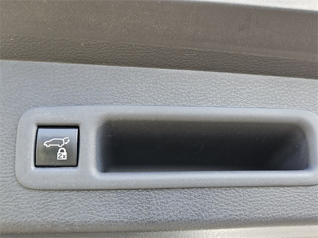 2024 Toyota Sienna XLE photo 12