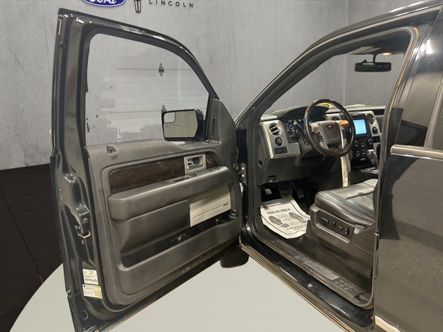2014 Ford F-150 Platinum photo 4