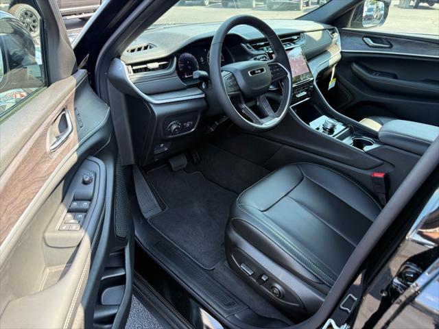 2025 Jeep Grand Cherokee Limited photo 4