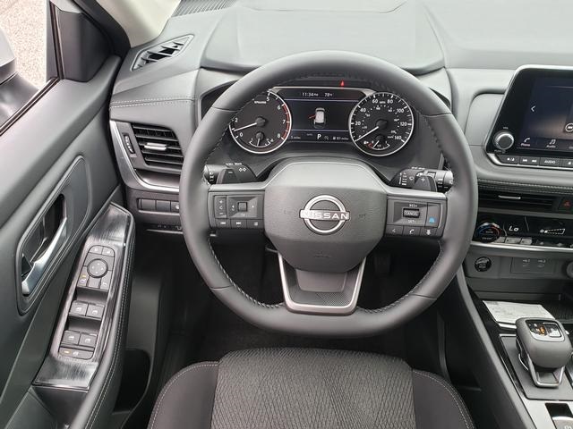 2025 Nissan Rogue SV photo 15