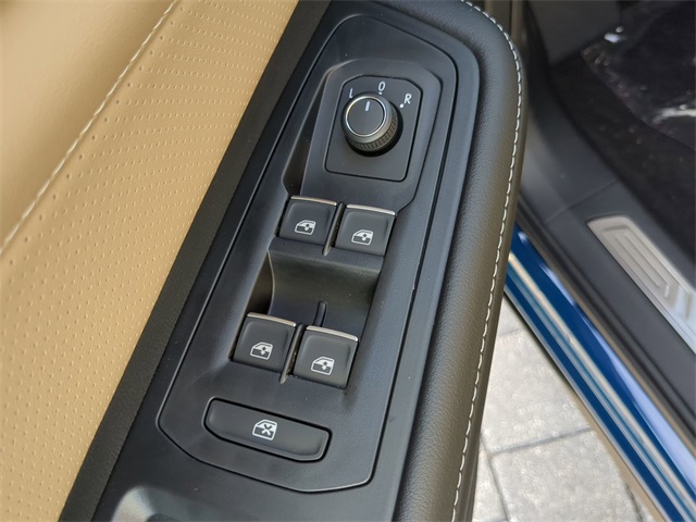 2026 Volkswagen Atlas Cross Sport SE Technology photo 18