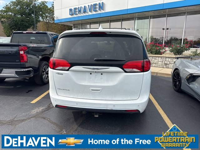 2019 Chrysler Pacifica Touring L photo 3