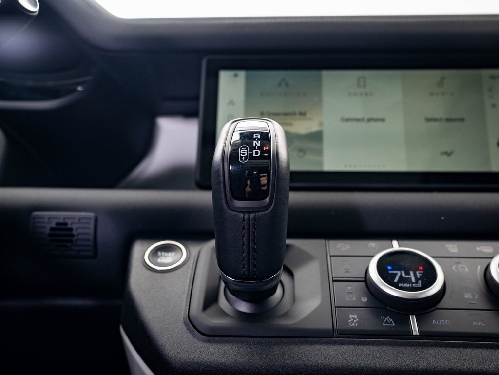 2024 Land Rover Defender 110 S photo 26