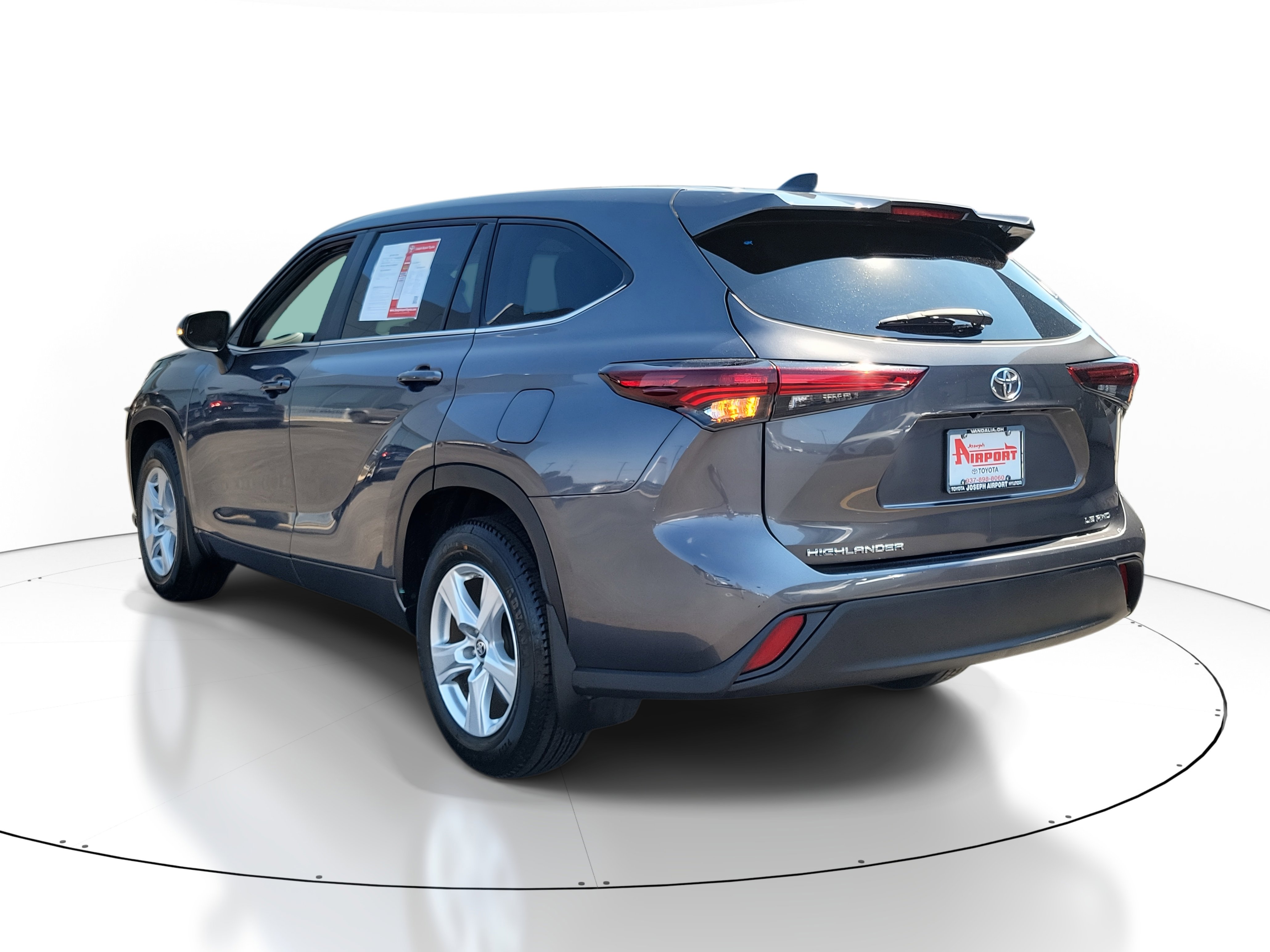 2024 Toyota Highlander LE photo 2