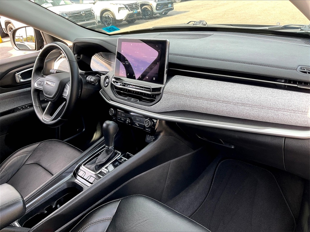 2022 Jeep Compass Latitude Lux photo 13