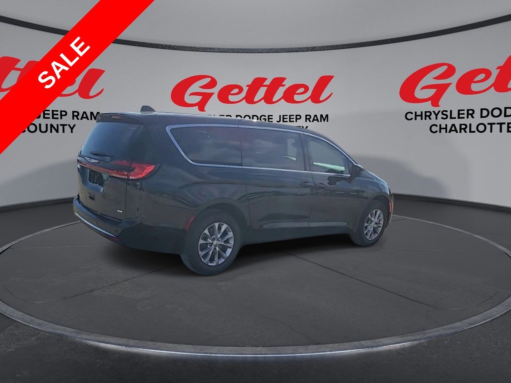 2025 Chrysler Pacifica photo 8