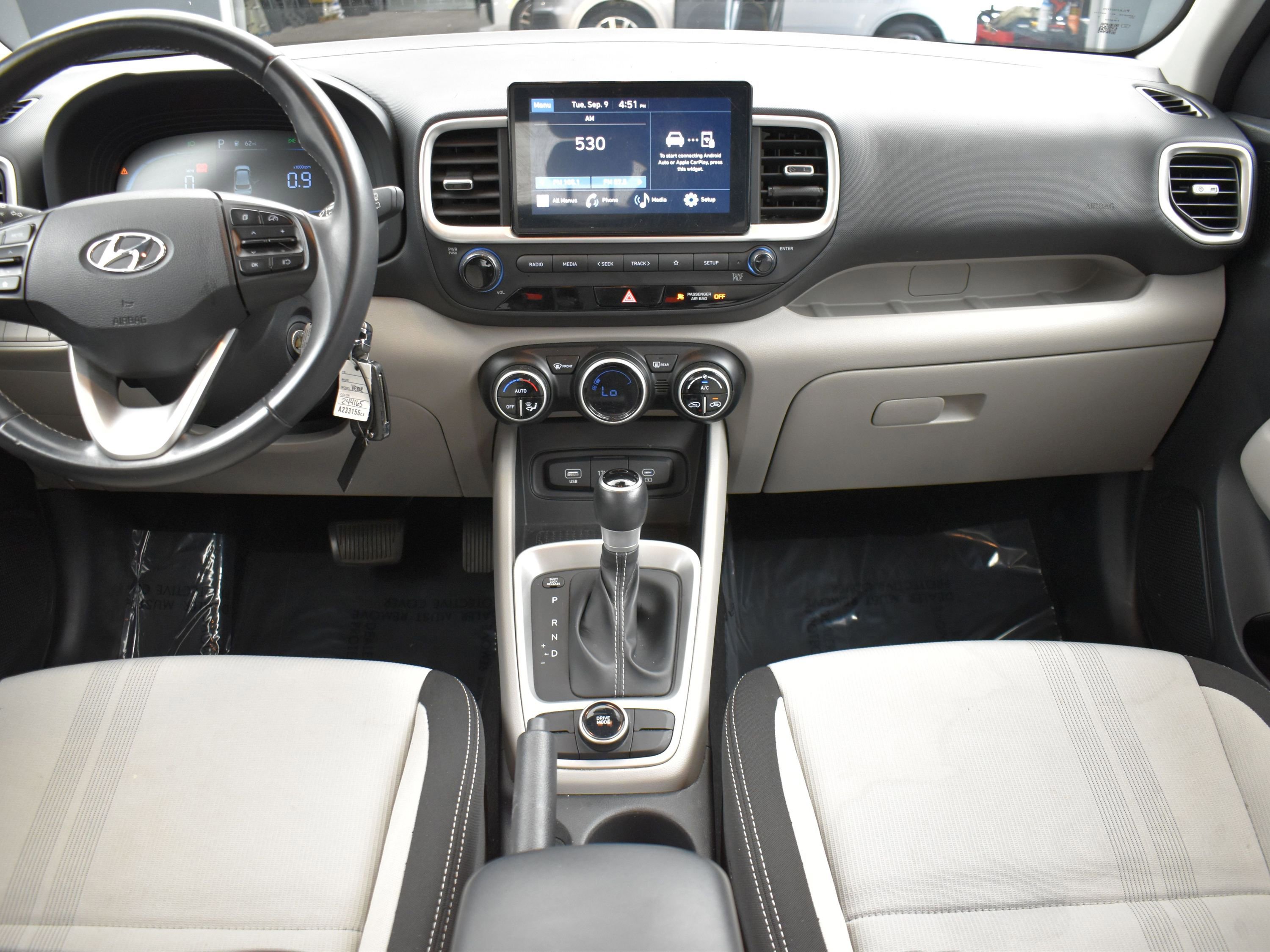 2023 Hyundai Venue SEL photo 15