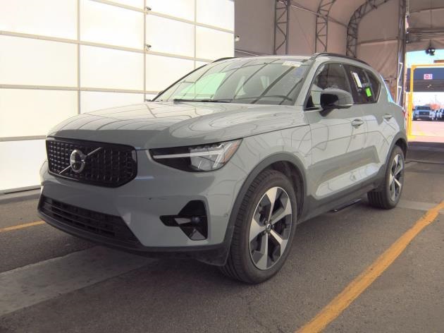 2025 Volvo XC40 Plus photo 2