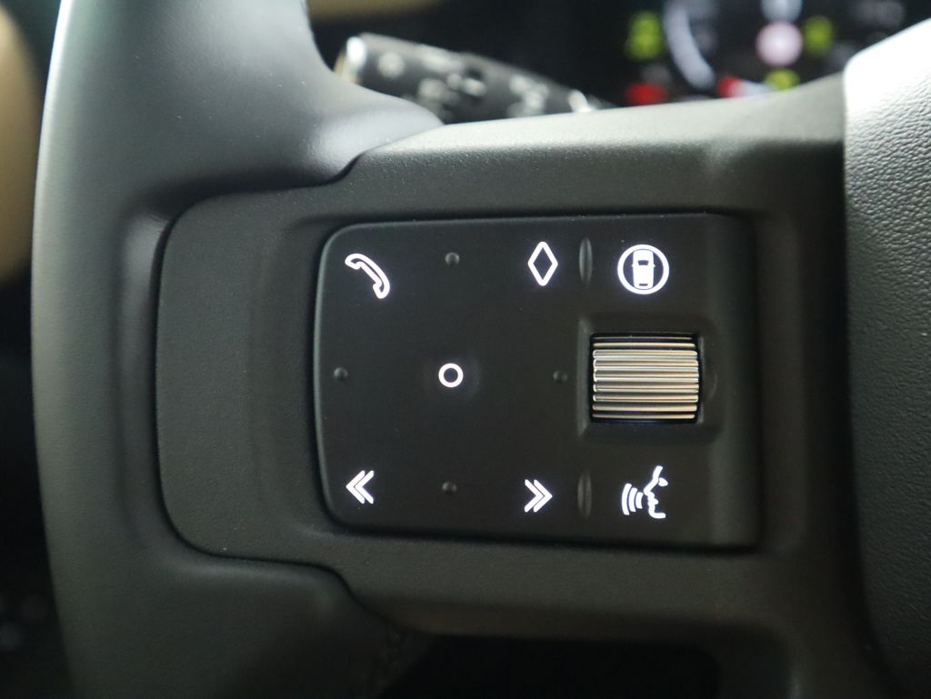 2025 Land Rover Defender 110 S photo 11