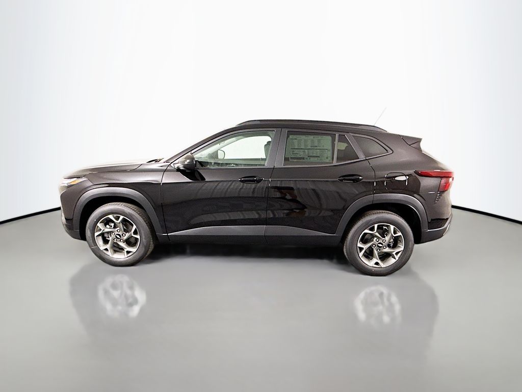 2025 Chevrolet Trax LT photo 4