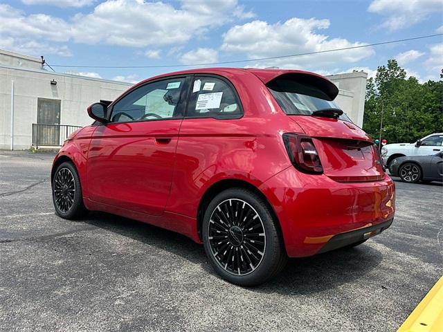 2024 Fiat 500e Red photo 5