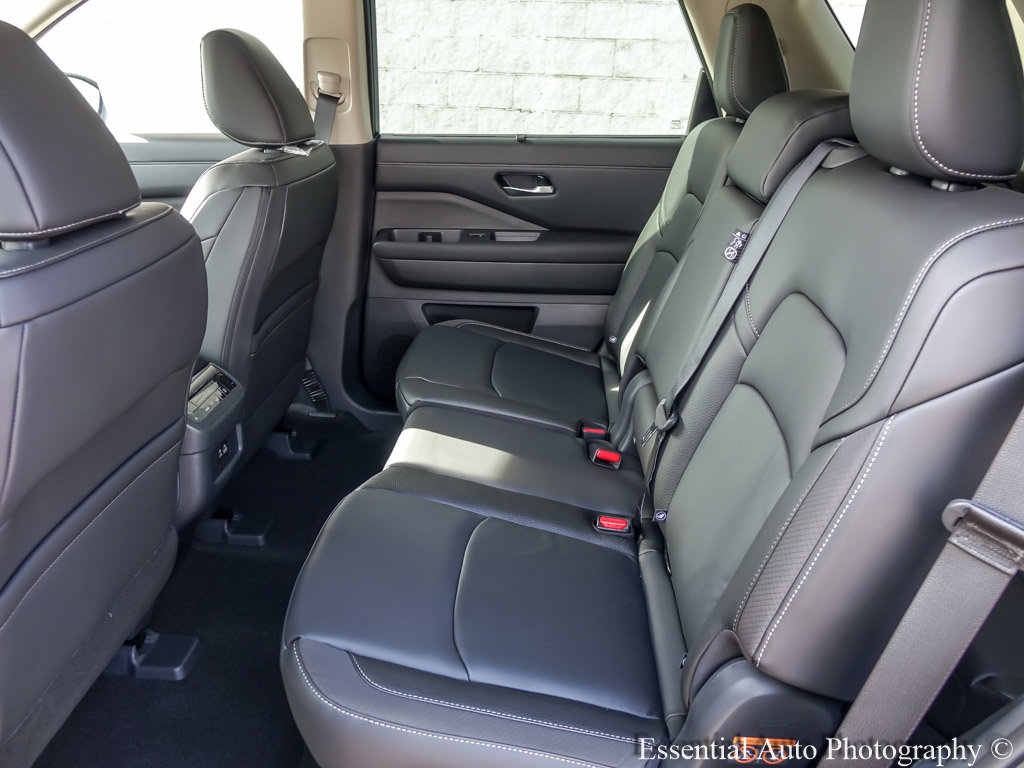 2025 Nissan Pathfinder SL photo 9