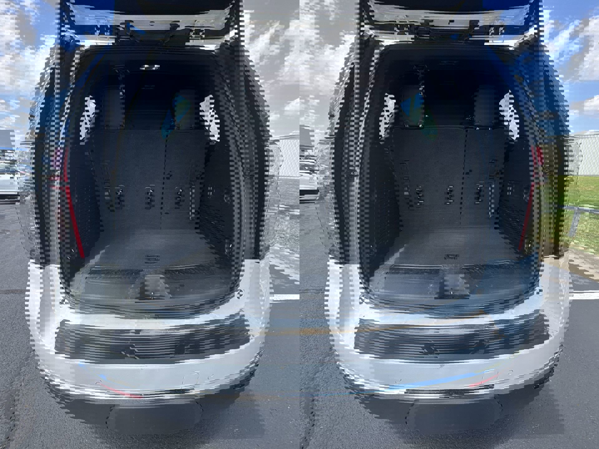 2023 Chevrolet Tahoe LT photo 25
