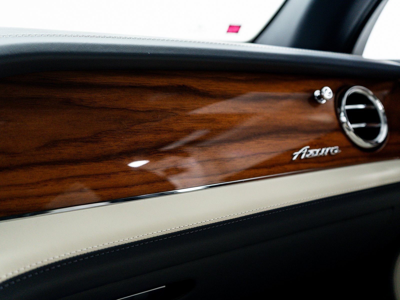 2025 Bentley Bentayga EWB Azure V8 photo 34