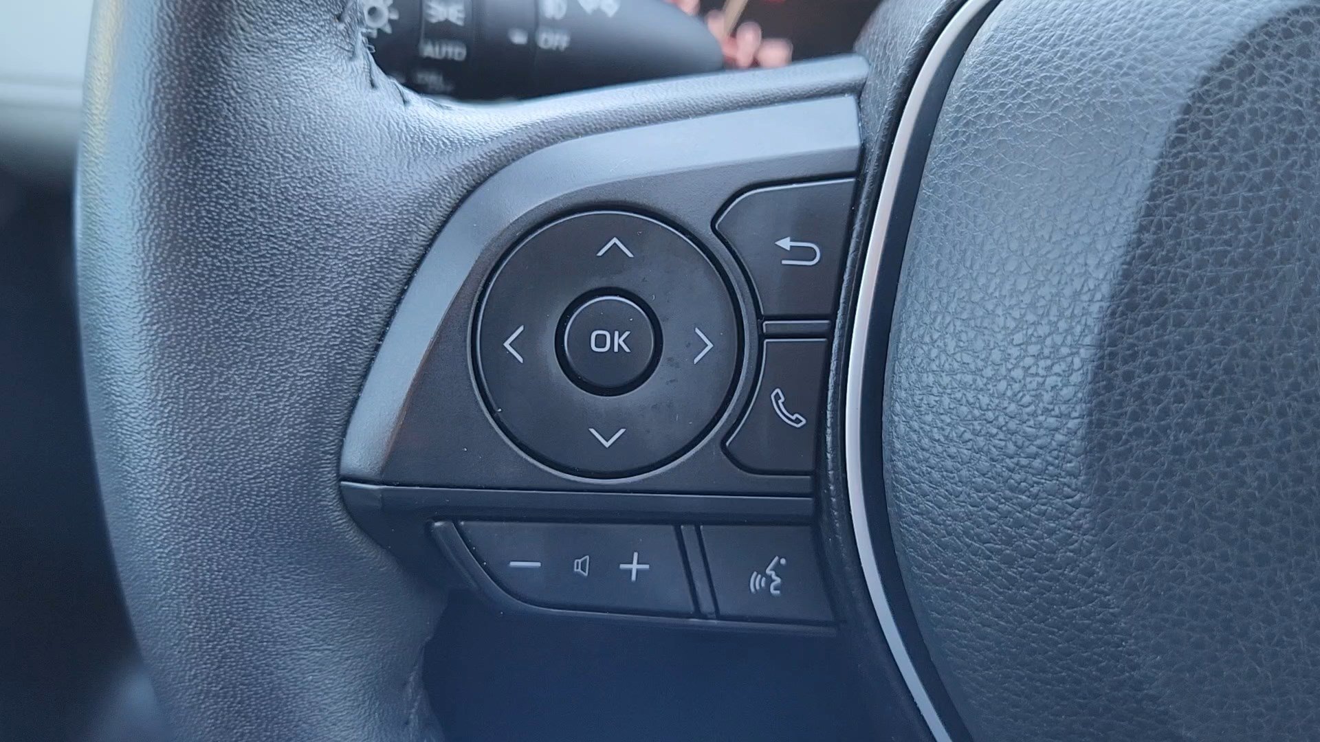 2023 Toyota RAV4 XLE Premium photo 11