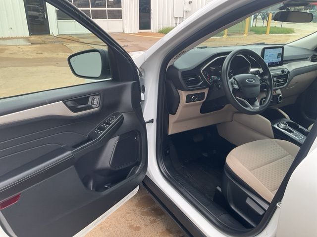 Used 2022 Ford Escape SE with VIN 1FMCU9G64NUB81244 for sale in Hutchinson, KS