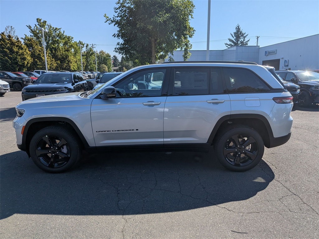 2025 Jeep Grand Cherokee Limited photo 4