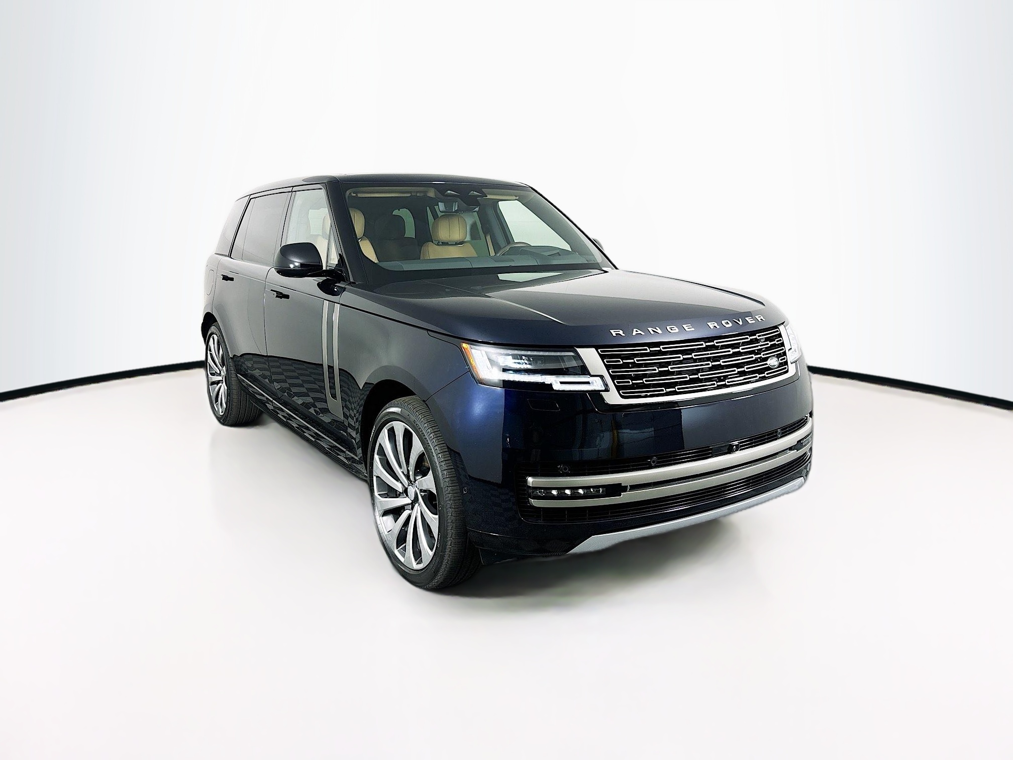2025 Land Rover Range Rover SE photo 3