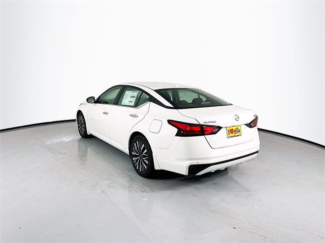 2025 Nissan Altima SV photo 5