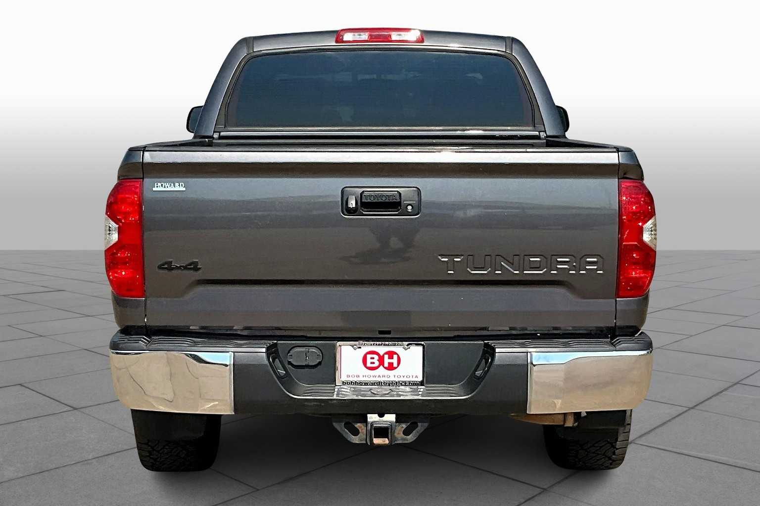 2017 Toyota Tundra SR5 photo 4