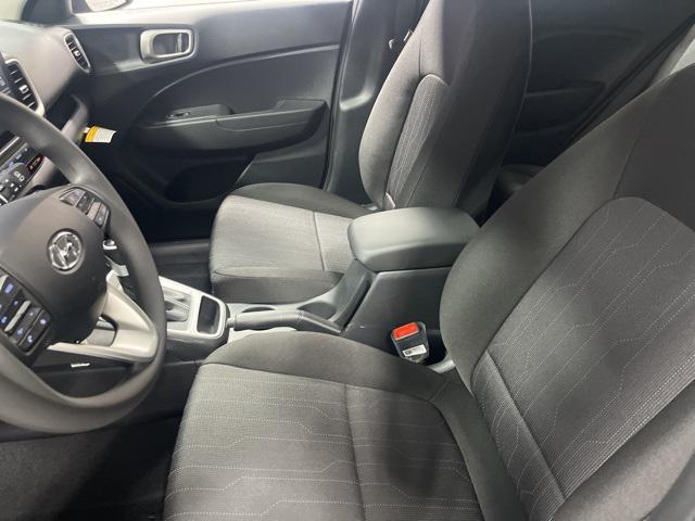 2026 Hyundai Venue SE photo 8