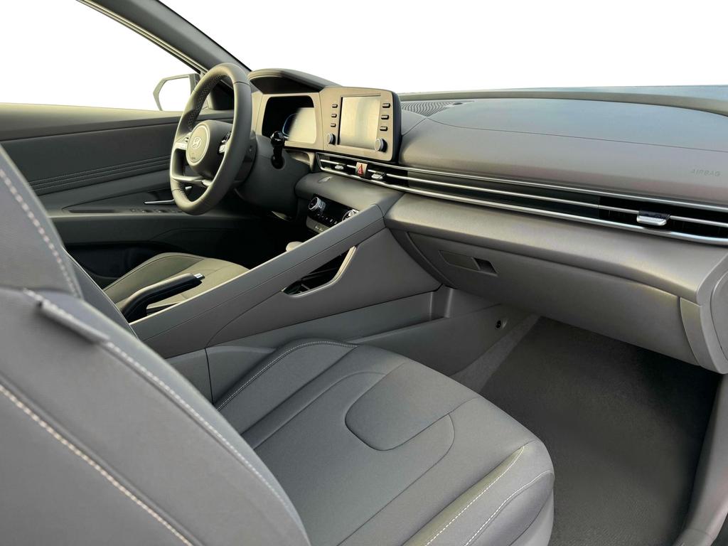 2025 Hyundai Elantra SEL Sport photo 14