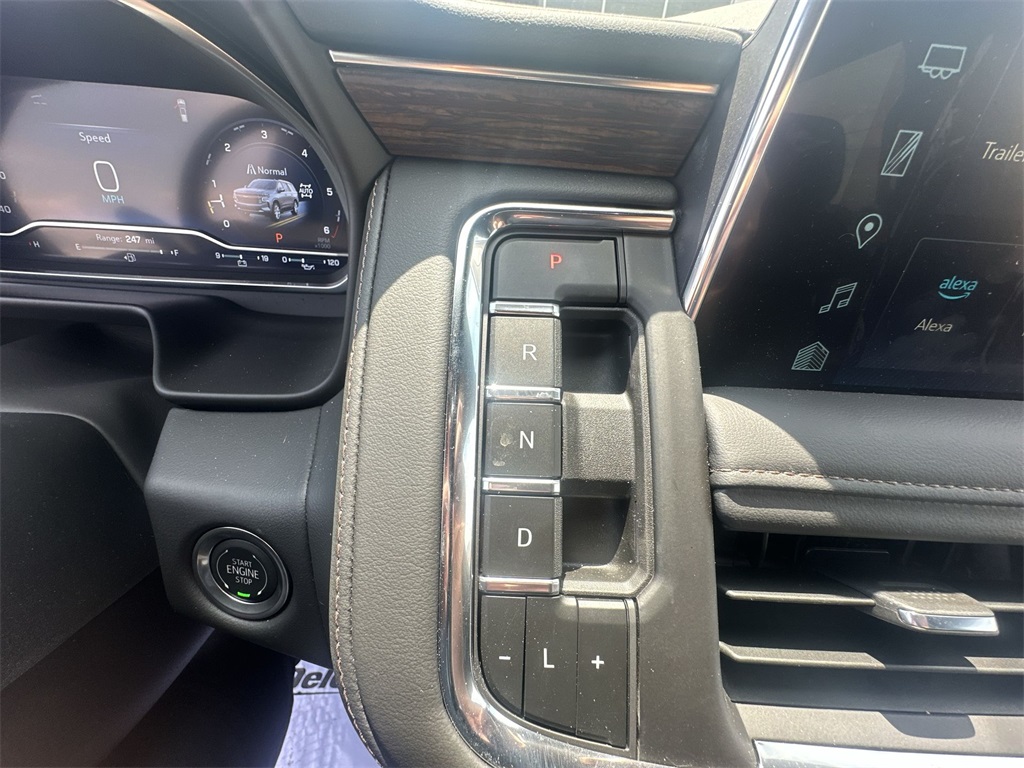 2024 Chevrolet Suburban High Country photo 18
