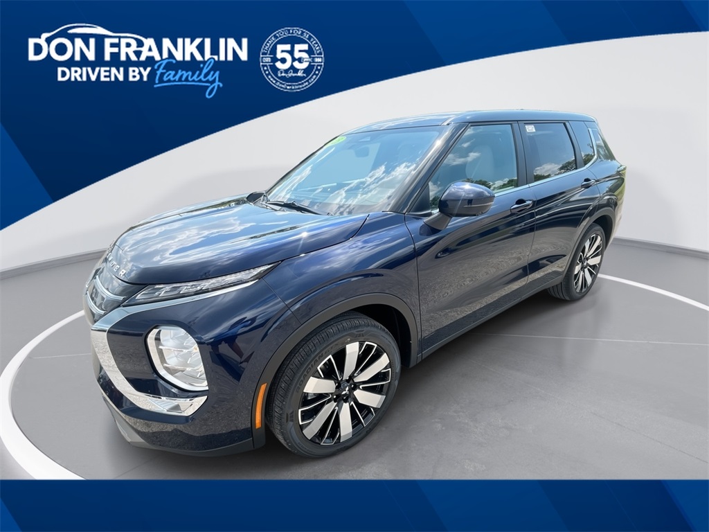 2025 Mitsubishi Outlander SE's photo