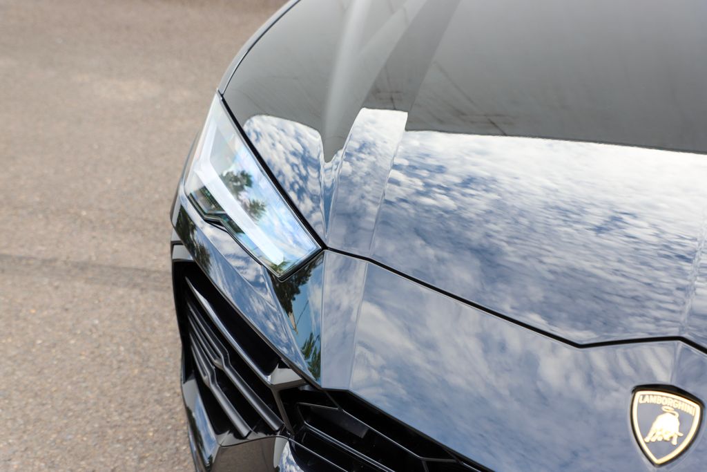 2021 Lamborghini Urus photo 15