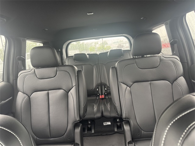 2025 Jeep Grand Cherokee Limited photo 35
