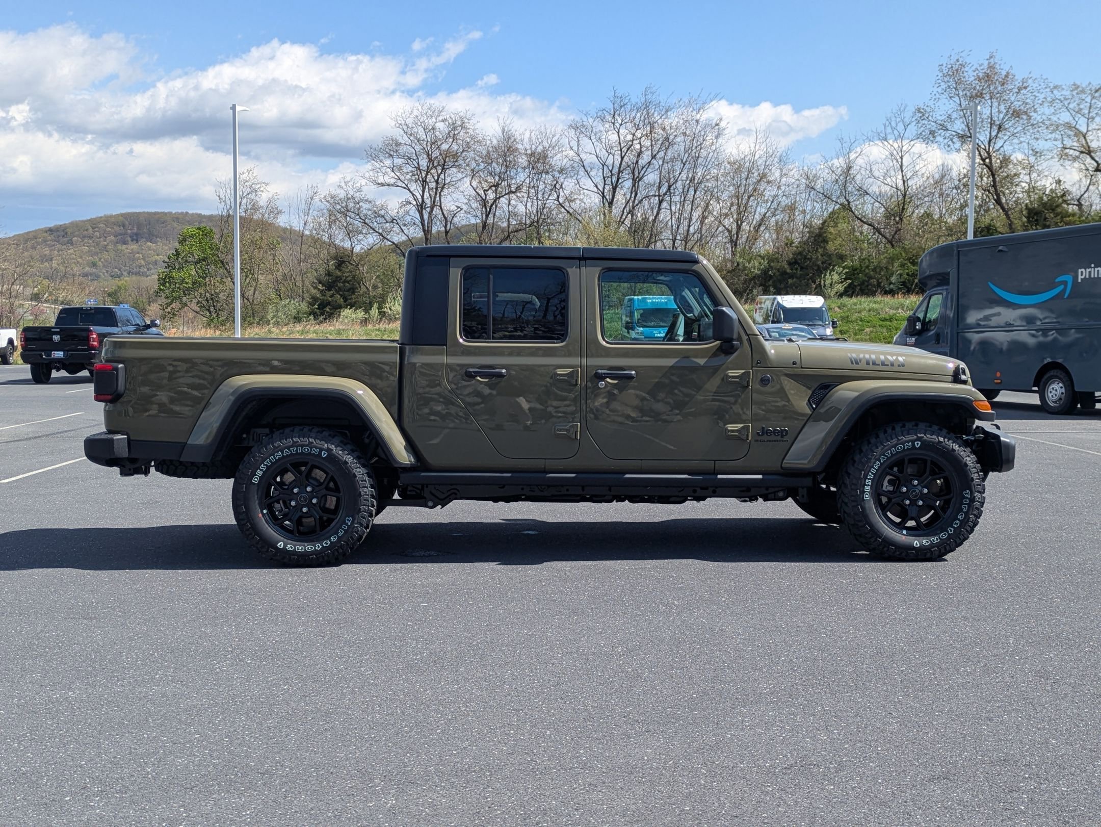 2025 Jeep Gladiator Willys photo 4
