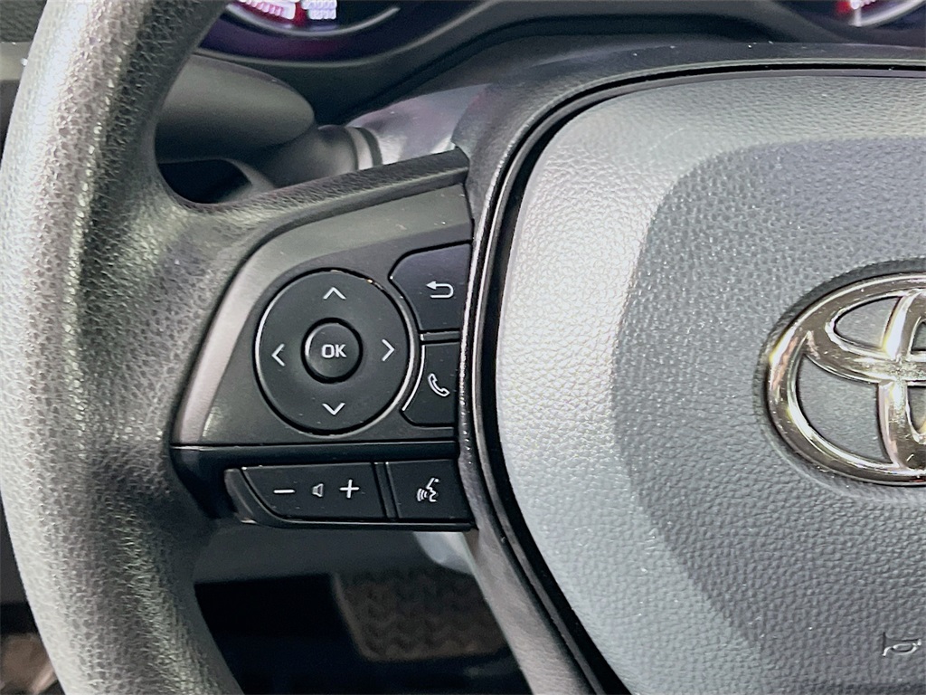 2024 Toyota RAV4 XLE photo 8