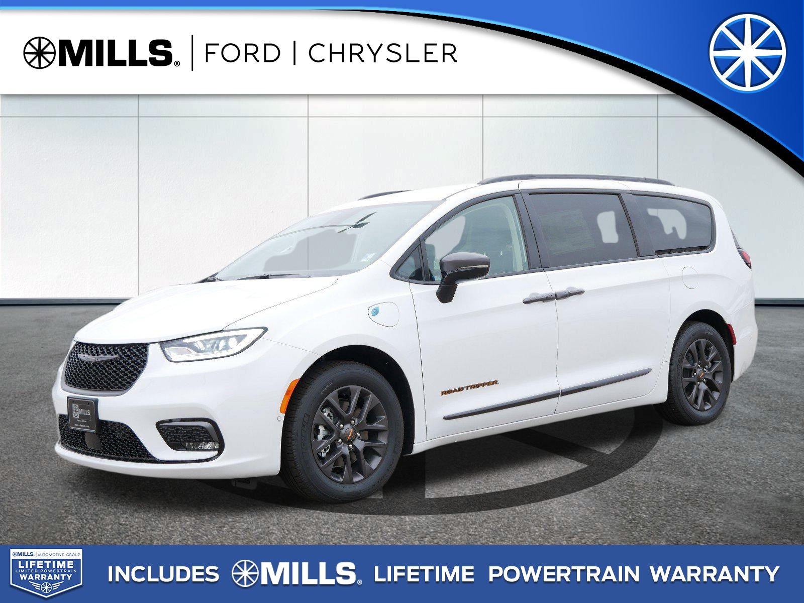 2024 Chrysler Pacifica PHEV Select's photo