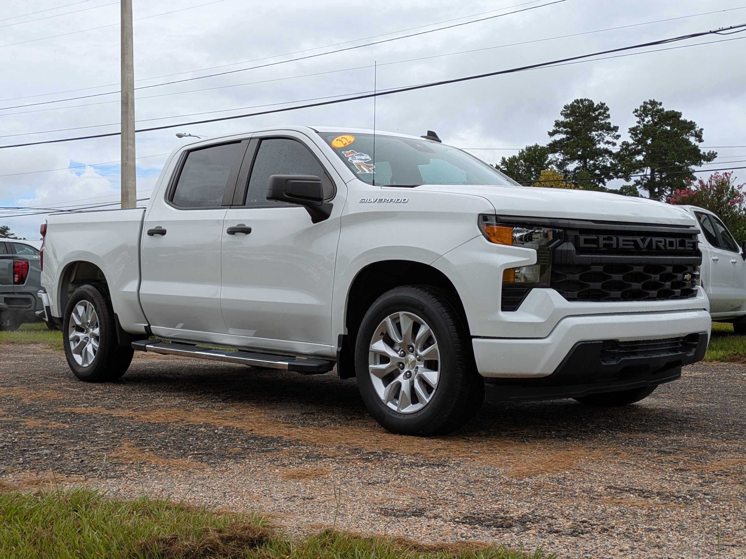 2022 Chevrolet Silverado 1500 Custom photo 2