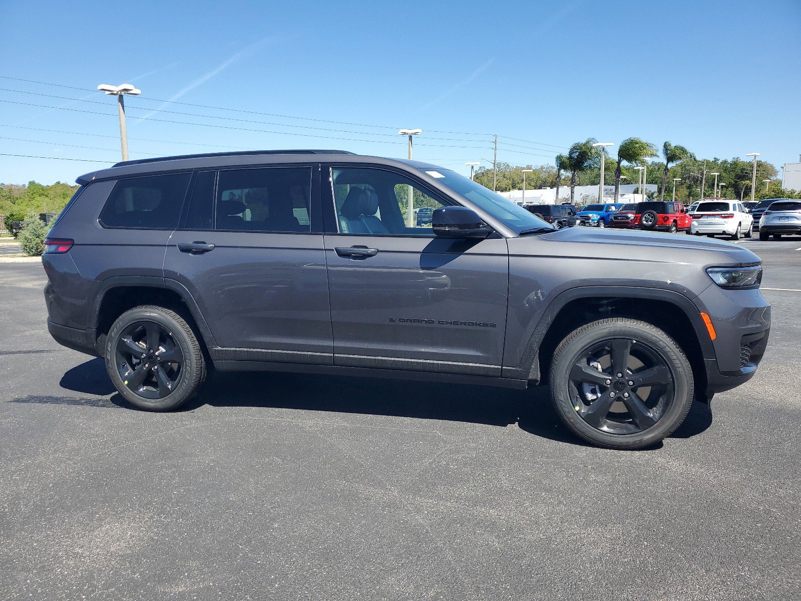 2025 Jeep Grand Cherokee Altitude X photo 2