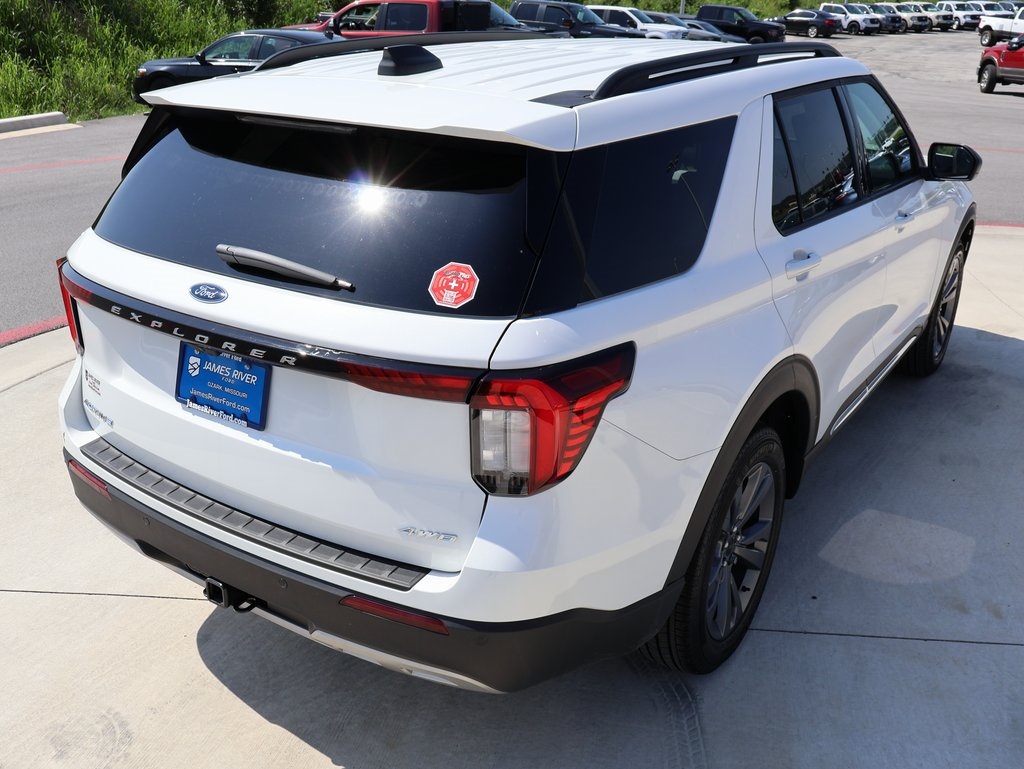 2025 Ford Explorer photo 5