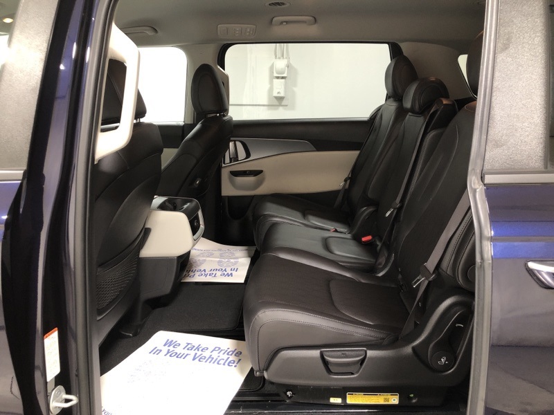 2024 Kia Carnival LX photo 15